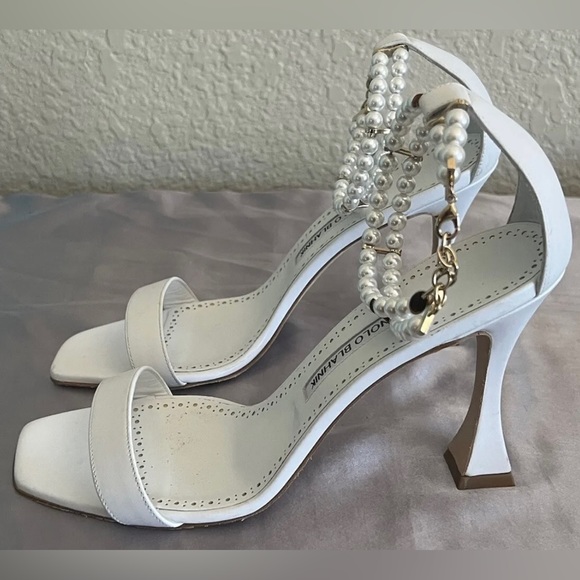 Manolo Blahnik Charona 105 White Pearl Sandals Shoes $1095 - Picture 7 of 16
